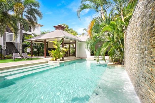 Royal Pavilions 8 — 4-Star Luxury Hotel in Cairns North, Australia