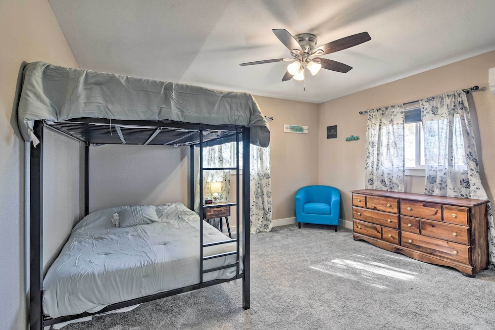 Cozy Retreat w Yard Space 11 Mi to Longmont — hotel in Platteville