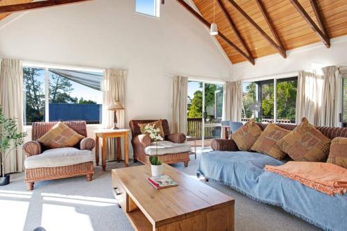 Torbay Sun Drenched Villa near Local Beaches — 4-Star Luxury Hotel in Auckland, New Zealand