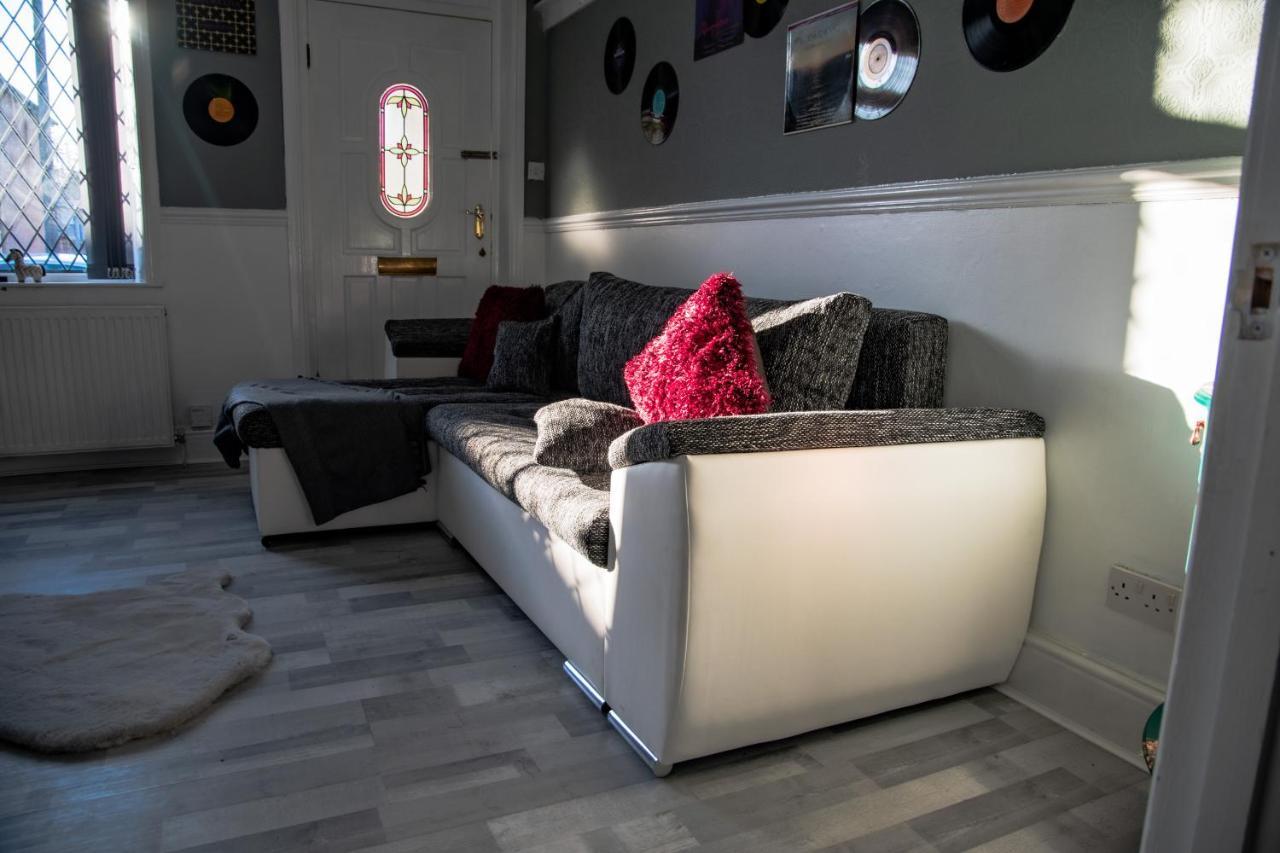 Hayy Springbank 2 Bed Home with Comfort & Space — 4-Star Luxury Hotel in Huddersfield, United Kingdom