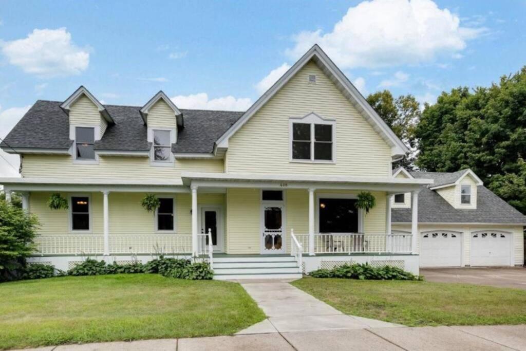 Dr Combackers Historic 1880s Home — 4-Star Luxury Hotel in Hudson, United States
