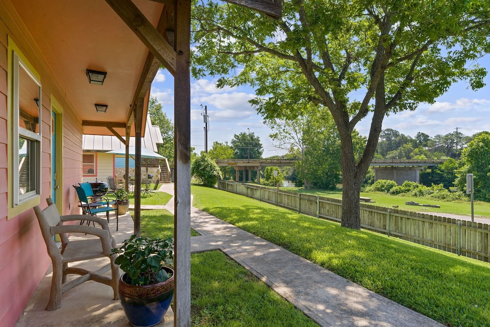 Blanco Riverside Cottages & RV - photo 33