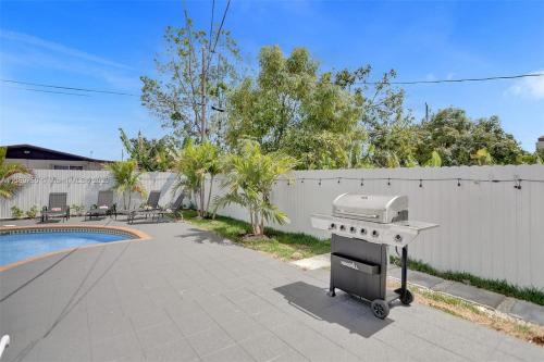 Cozy Fun House 4 2 Aventura Stadium Beach — 4-Star Luxury Hotel in North Miami Beach, United States