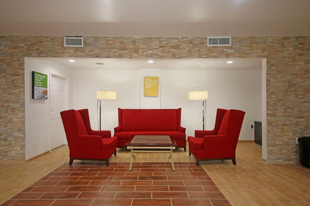 Econo Lodge Airport near Billy Graham Parkway - photo 36