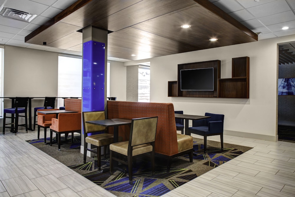 Holiday Inn Express & Suites Coldwater by IHG - photo 28