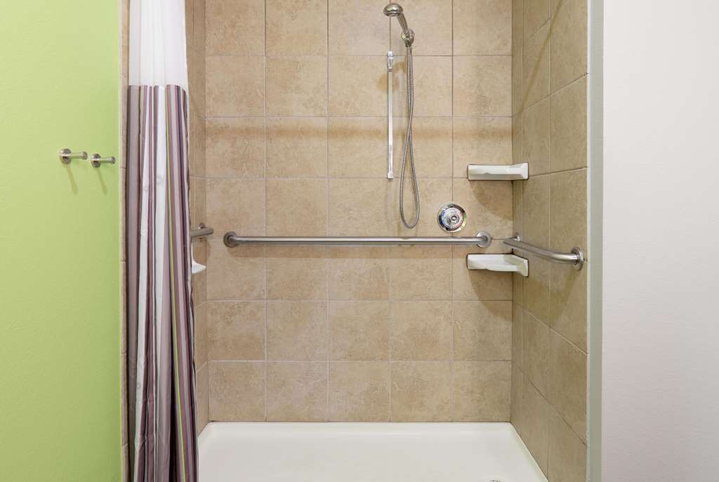 La Quinta Inn & Suites by Wyndham Tyler South - photo 8