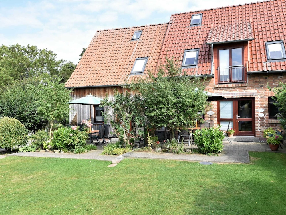 Fabulous Holiday Home in Thorstorf near Sea — 4-Star Luxury Hotel in Warnow, Germany