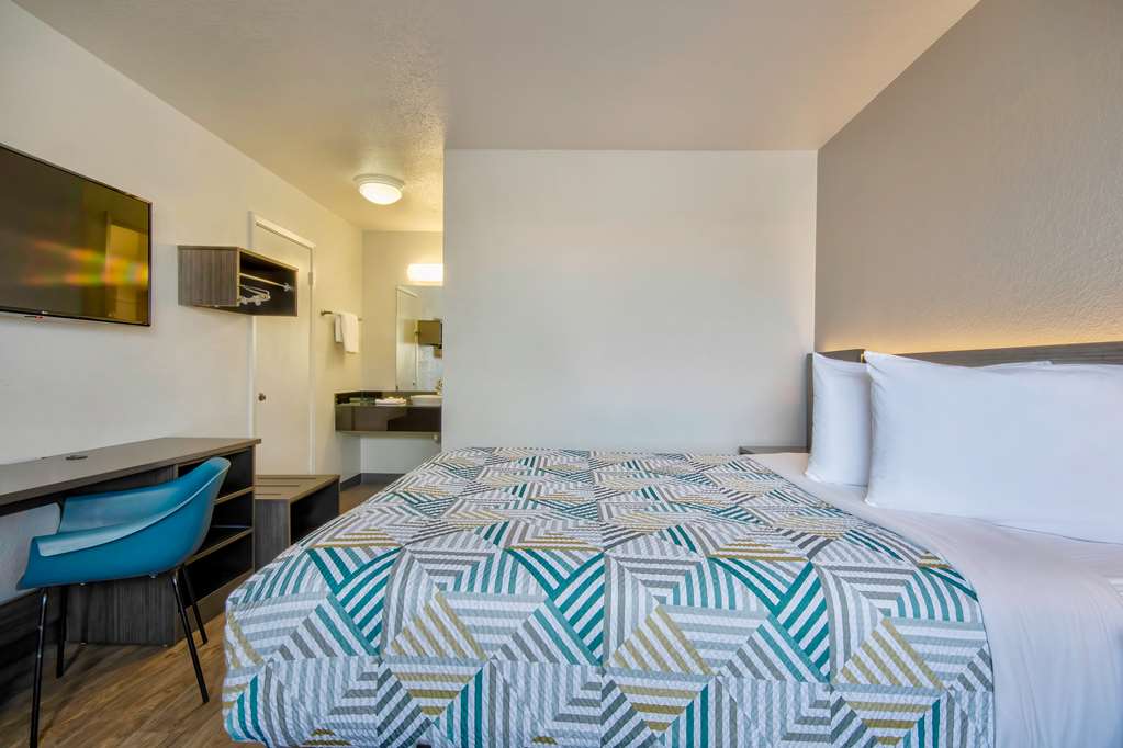 Motel 6 Albuquerque NM Midtown - photo 13