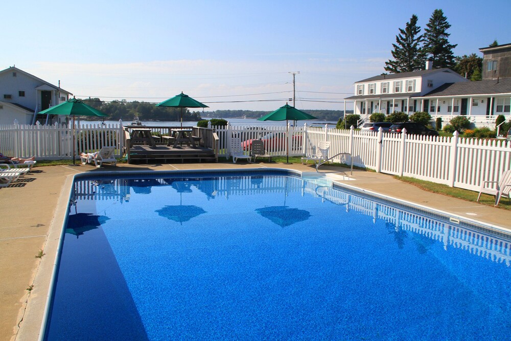 Bluebird Ocean Point Inn - photo 55