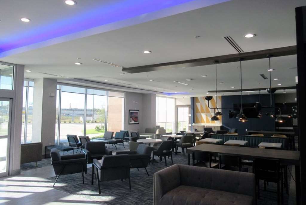 La Quinta Inn & Suites by Wyndham Dallas Fairpark - photo 12