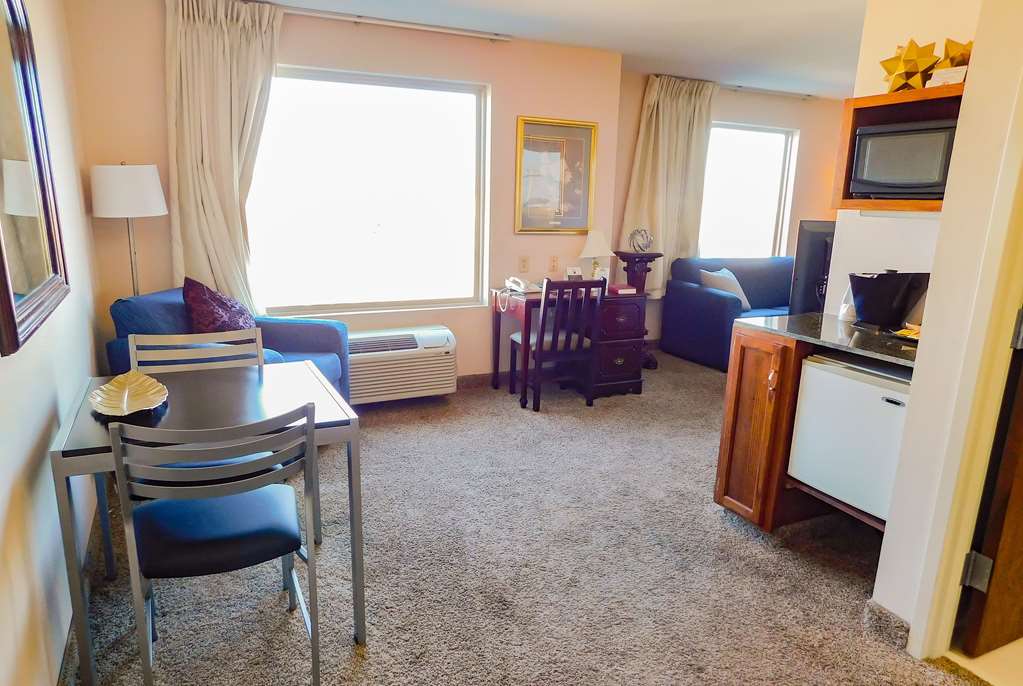 Days Inn & Suites by Wyndham Pocahontas - photo 21