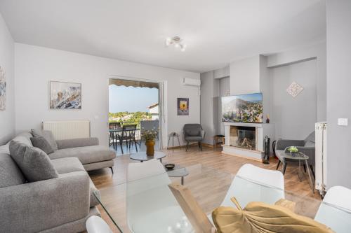 Villa Costa Luca in Vouliagmeni — 4-Star Luxury Hotel in Vouliagmeni, Greece