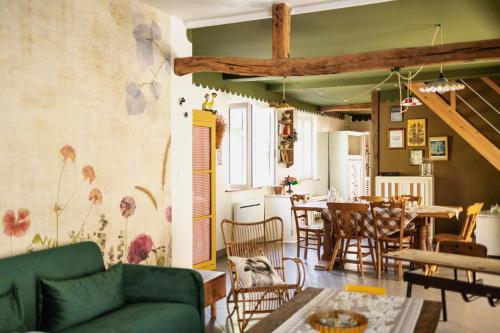 Si Long Va Bien - last minute hotel in Unknown City