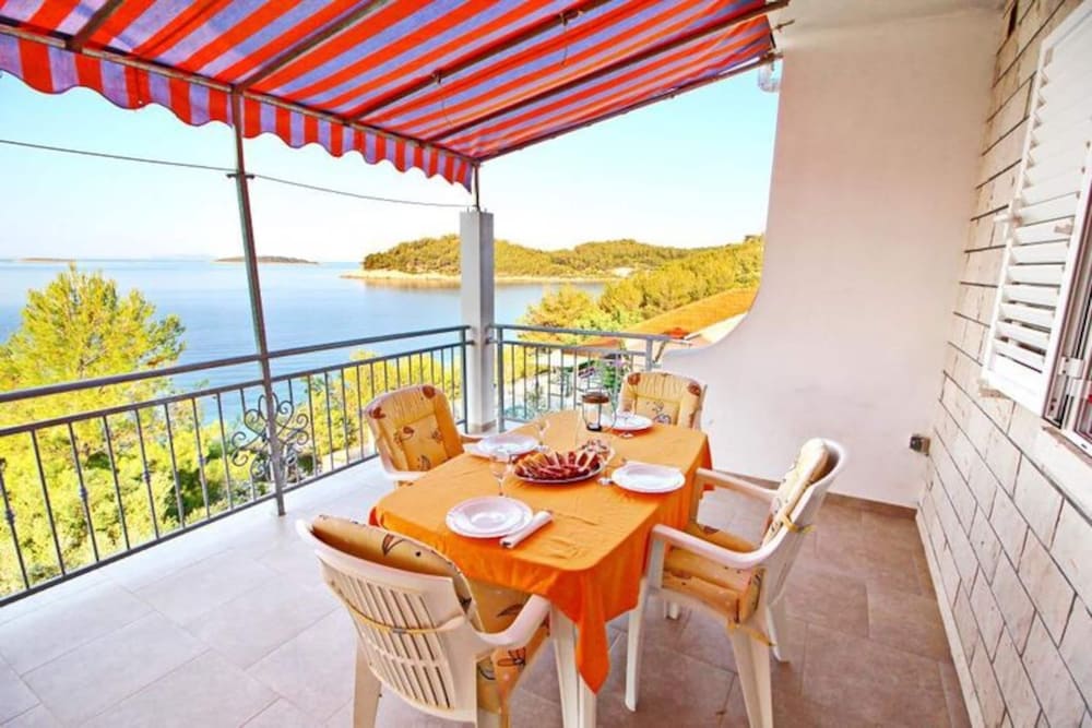 La Colmena - carbon neutral hotel in Samana
