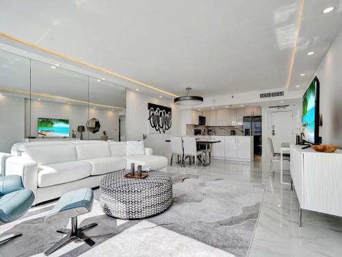 Luxury Oceanfront Condo Magnificent Views 701 — 4-Star Luxury Hotel in Miami Beach, United States