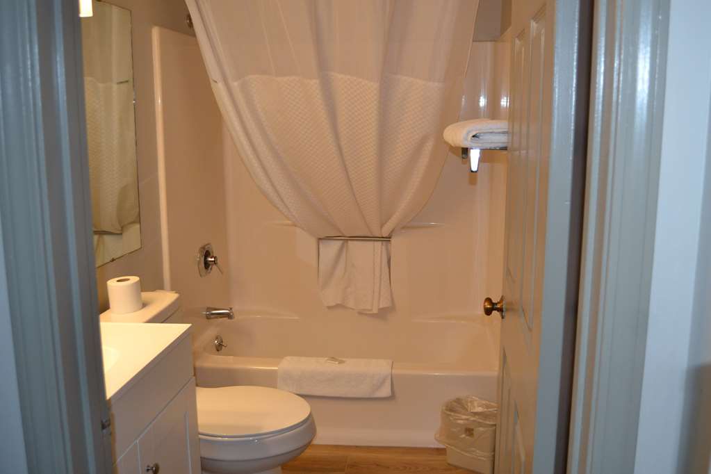 Days Inn and Suites by Wyndham Sikeston - photo 30