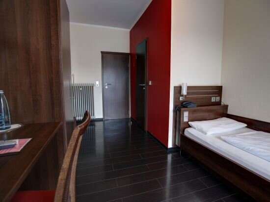 Seehotel Gelterswoog — Kaiserslautern — photo 5