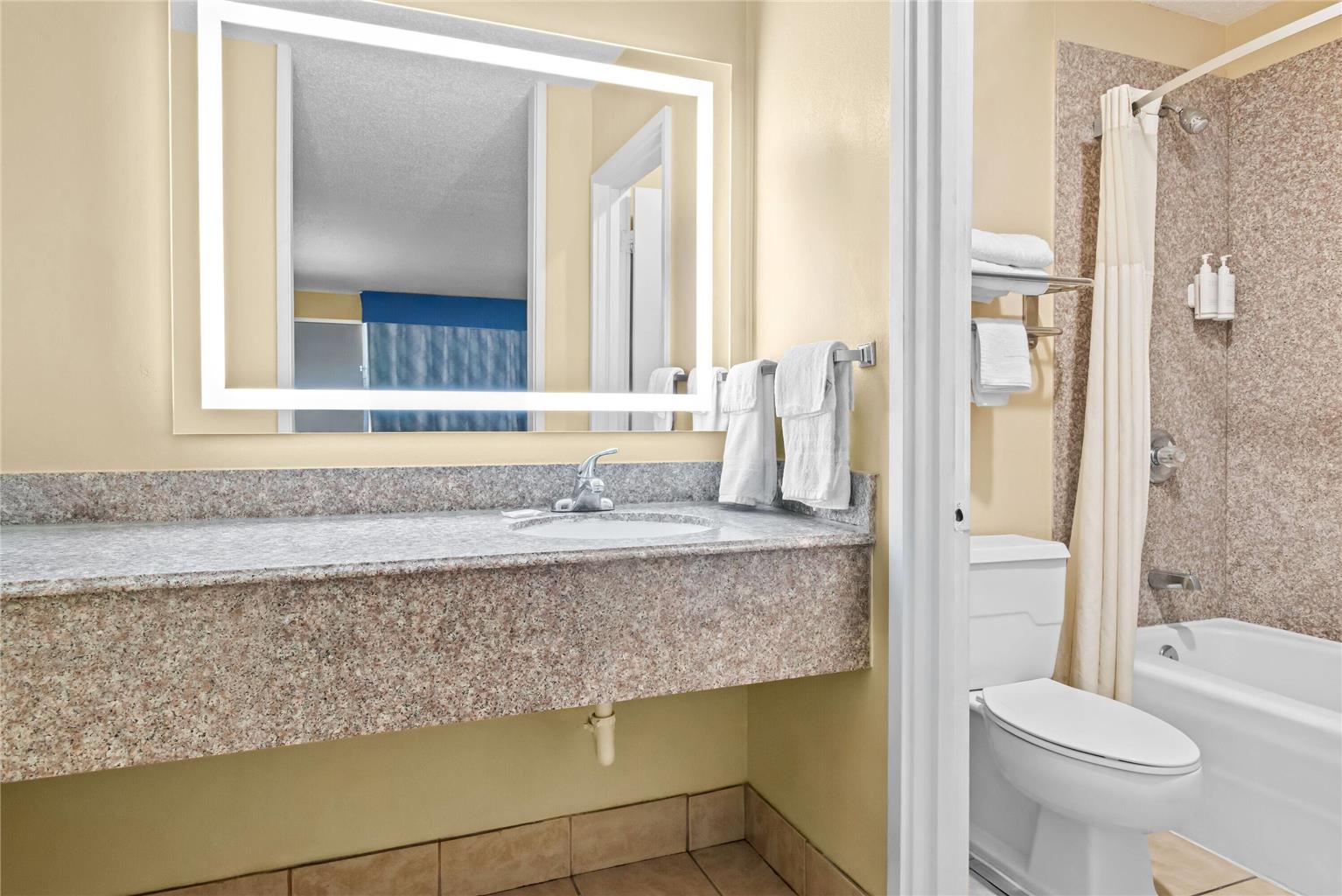 Days Inn by Wyndham Lafayette Near Lafayette Airport - photo 11