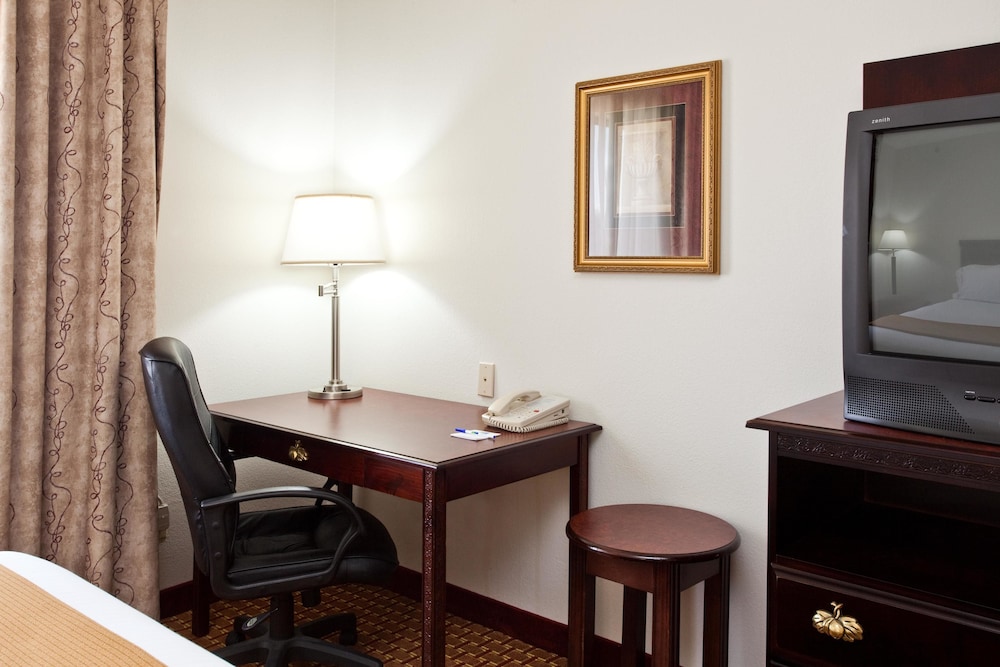 Holiday Inn Express Clanton by IHG - photo 5