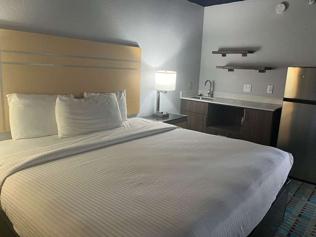 Fifth Season Inn & Suites - photo 12