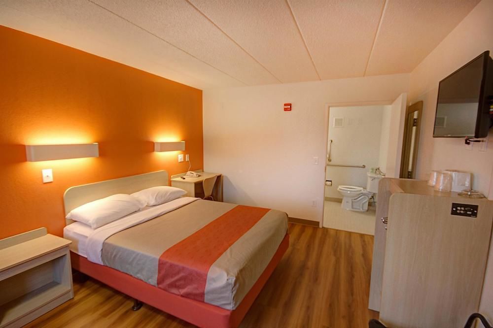 Days Inn by Wyndham Charleston WV - photo 12