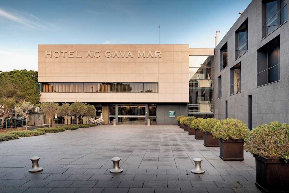 Sabatic Gava Mar Barcelona A Tribute Portfolio Hotel — Gava