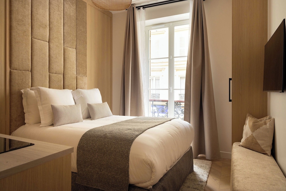 Charming Cosy Studio 2P Gare Saint Lazare — 4-Star Luxury Hotel in Paris, France