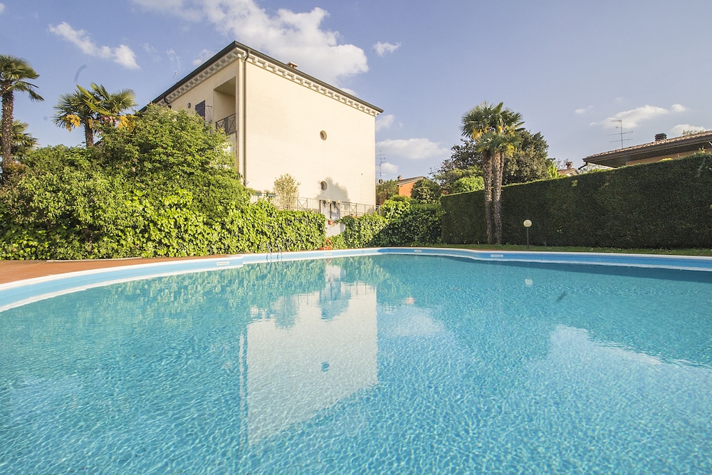 Wellness Luxury Desenzano del Garda — 4-Star Luxury Hotel in Desenzano Del Garda, Italy