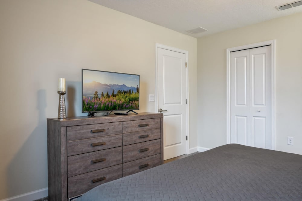Family Paradise Space Themed Perfect Location - photo 33