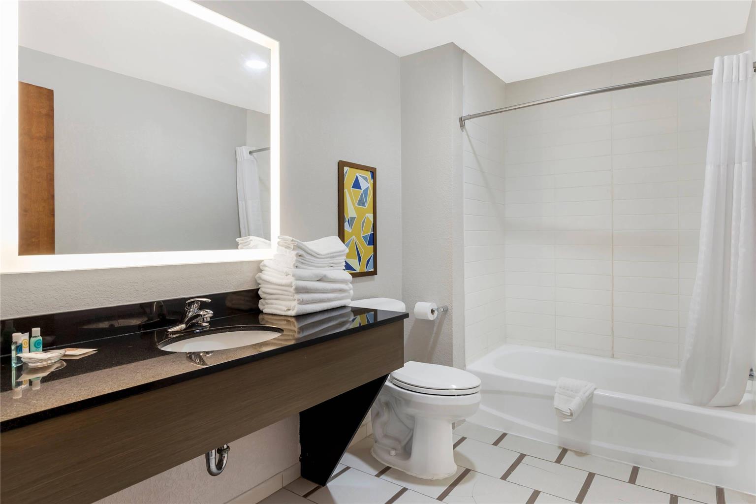 Peach Tree Inn and Suites - photo 13