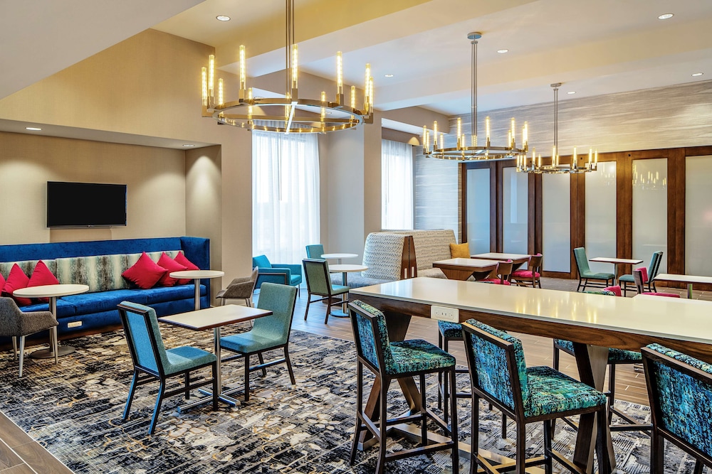 Hampton Inn & Suites Raleigh Midtown - photo 2