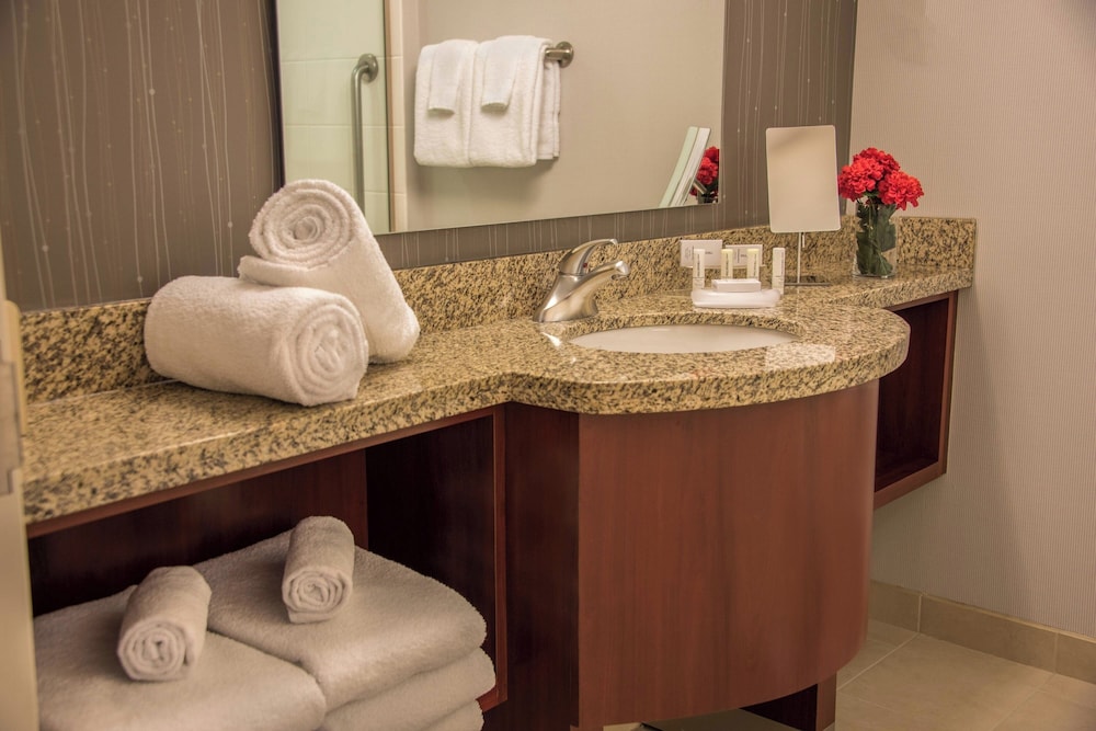Courtyard by Marriott Bethesda Chevy Chase - photo 13