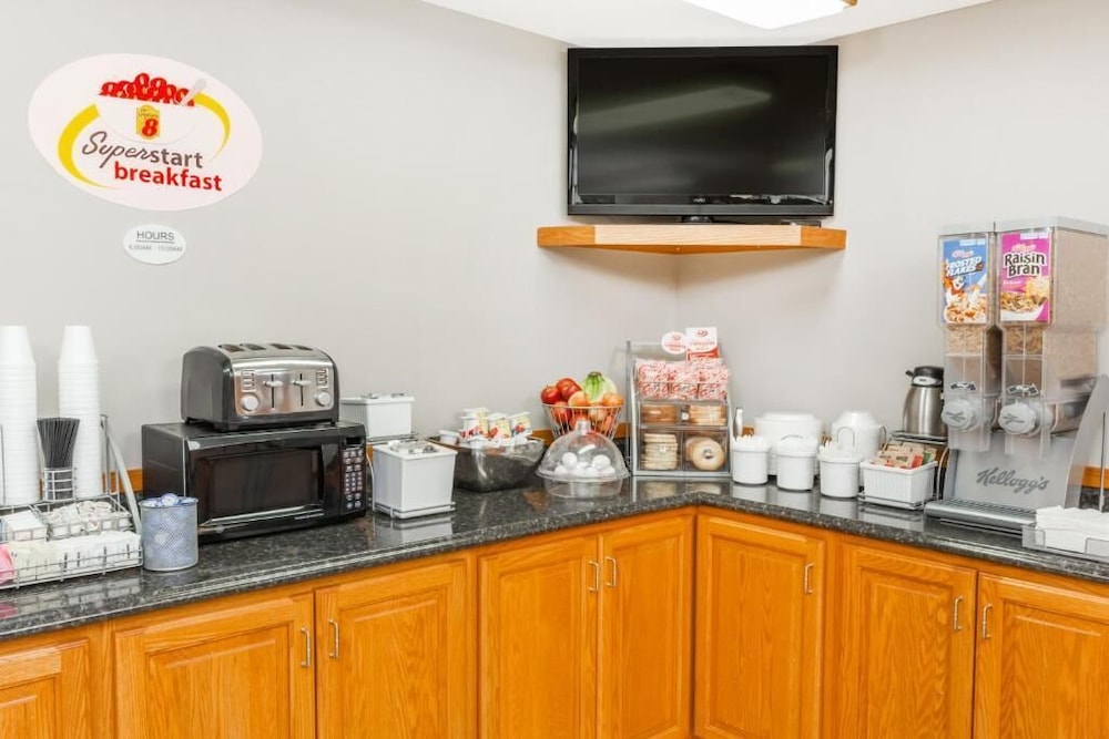 Watseka 24 Inn & Suites - photo 37