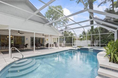 Paradise Shores Pool Home — 4-Star Luxury Hotel in Palm Coast, United States