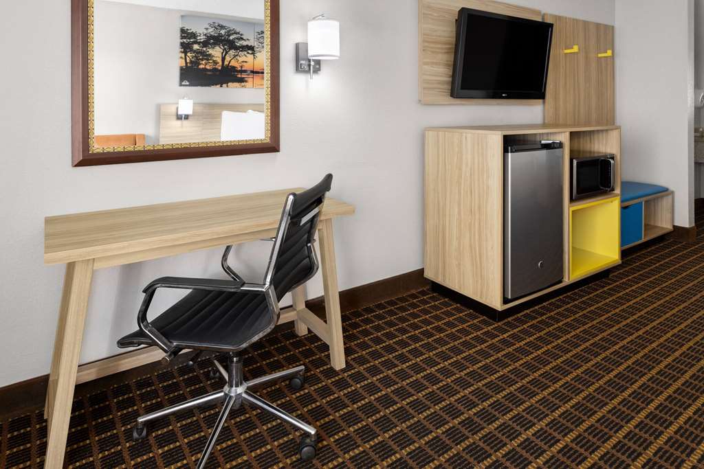 Days Inn by Wyndham Waycross - photo 16