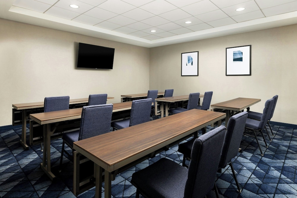 Courtyard by Marriott Los Angeles Woodland Hills - photo 39