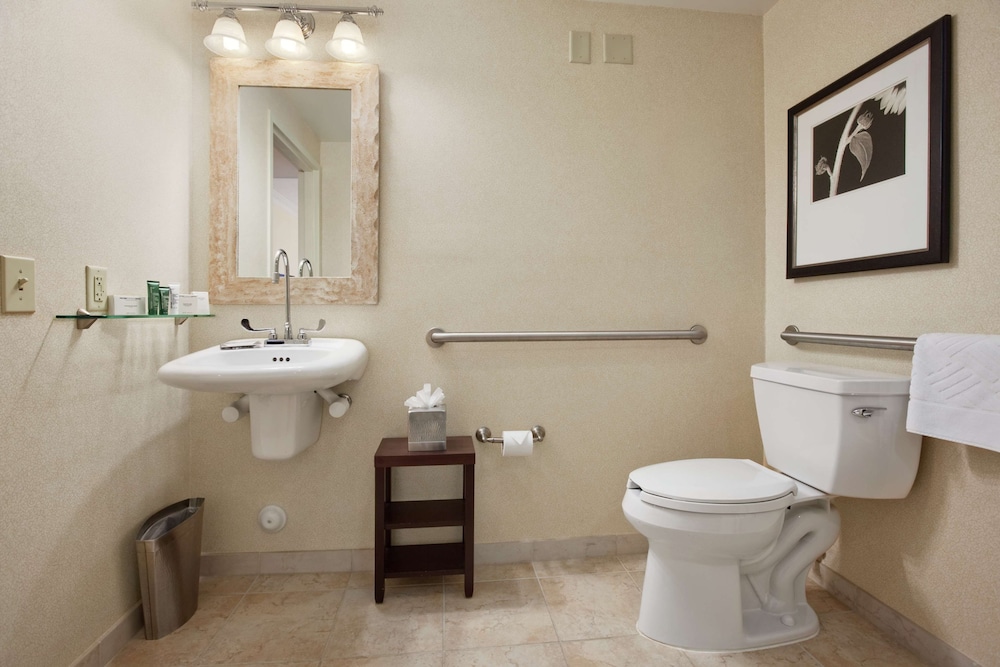 Hilton Raleigh North Hills - photo 17