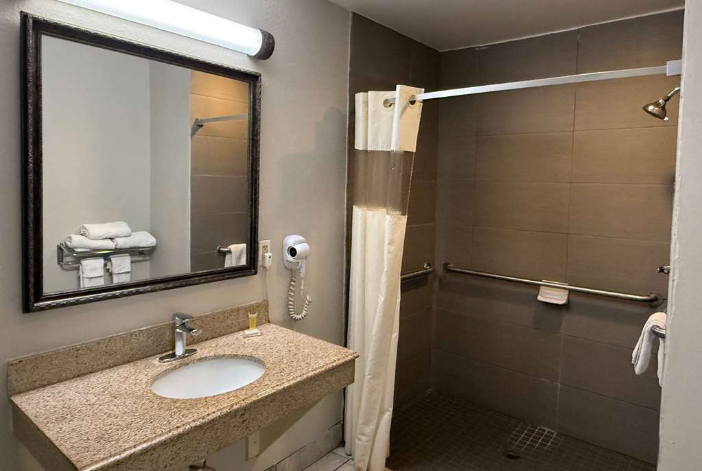 Days Inn by Wyndham San Antonio Morgan's Wonderland IH 35 N - photo 8