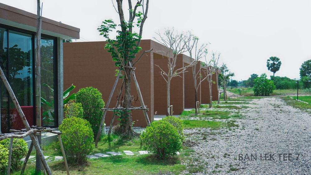 Ban Lek Tee 7 — hotel in Thap Than