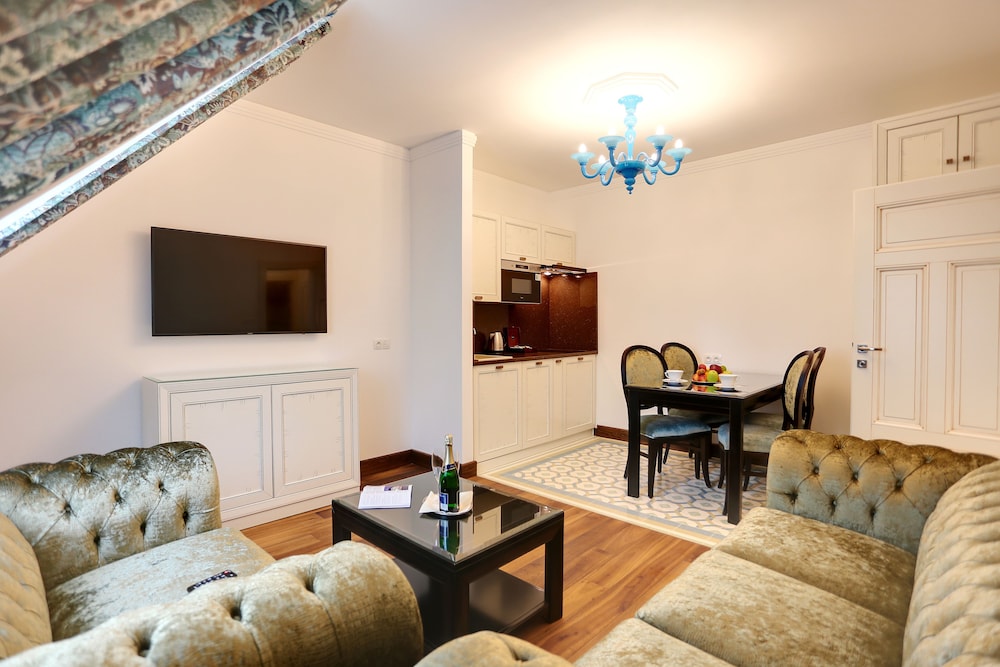 Ferdinandhof Apart Hotel — 4-Star Luxury Hotel in Karlovy Vary, Czech Republic