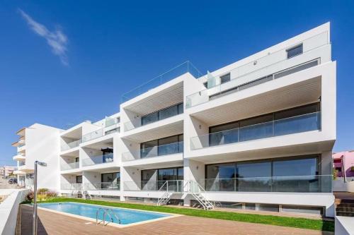 Dália modern apartment Five minutes to beach — 4-Star Luxury Hotel in Luz, Portugal