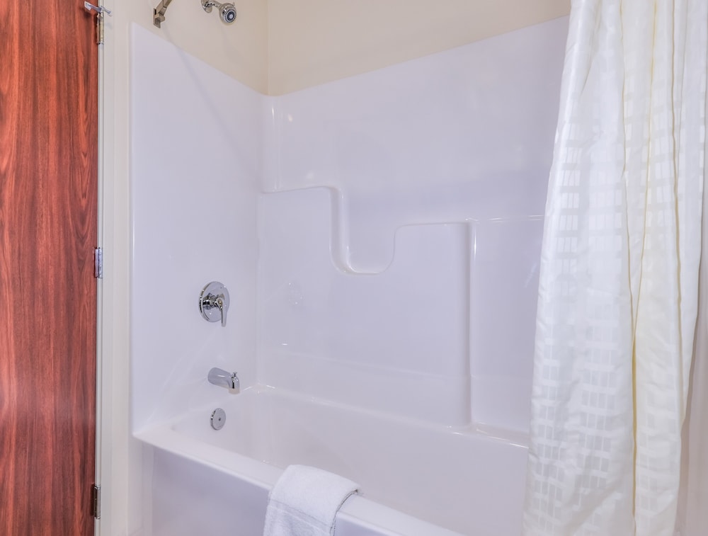 Cobblestone Hotel & Suites Rhinelander - photo 35