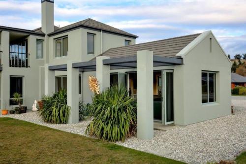 Cosy on Kingston — 4-Star Luxury Hotel in Wanaka, New Zealand