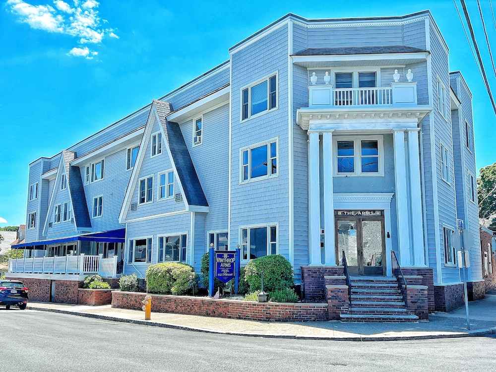 The Winthrop Arms Hotel And Restaurant — Winthrop