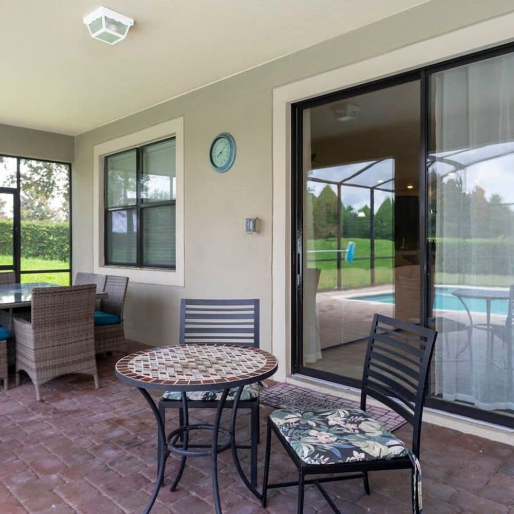 1400 Stunning 8bed with amazing game room - photo 24