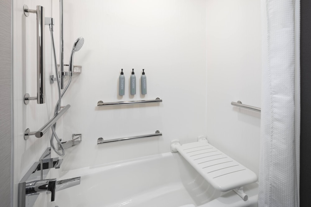 Courtyard by Marriott Bettendorf - photo 10