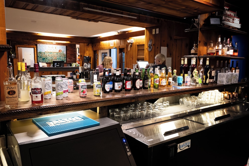 Riverboat Inn and Suites - photo 29