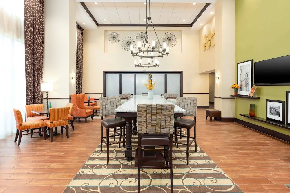 Hampton Inn & Suites Niles Warren - photo 3