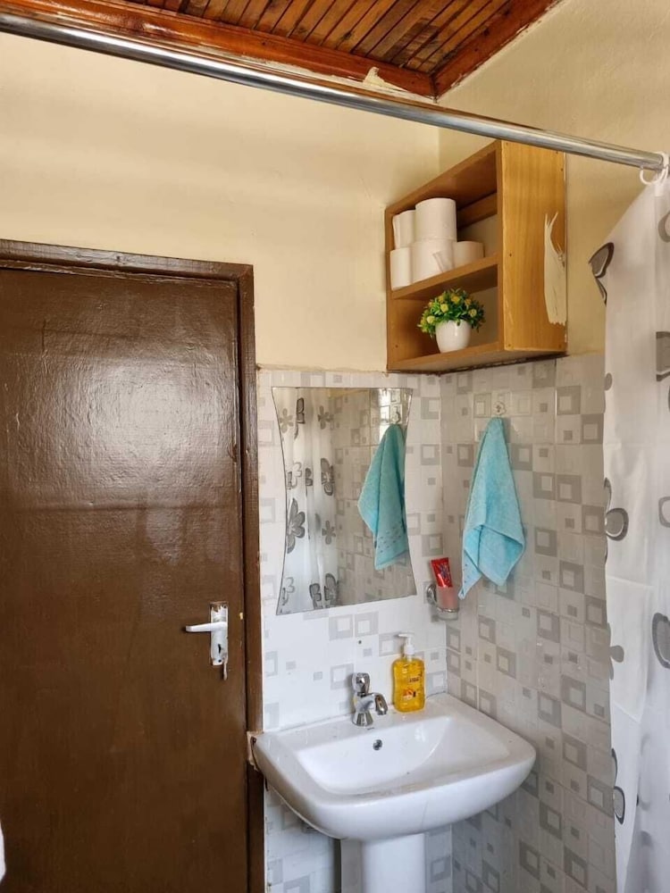 Lux Suites 2 Bedroom Donholm Bungalow