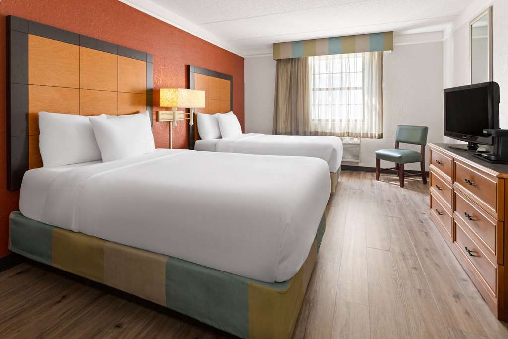 La Quinta Inn by Wyndham Pittsburgh Airport - photo 15